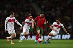 开云体育直播-包含巴黎险胜比利时，C罗状态火热的词条