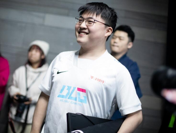 DK强势CLG,Uzi惊艳世界的简单介绍 DK强势CLG,Uzi惊艳世界的简单介绍