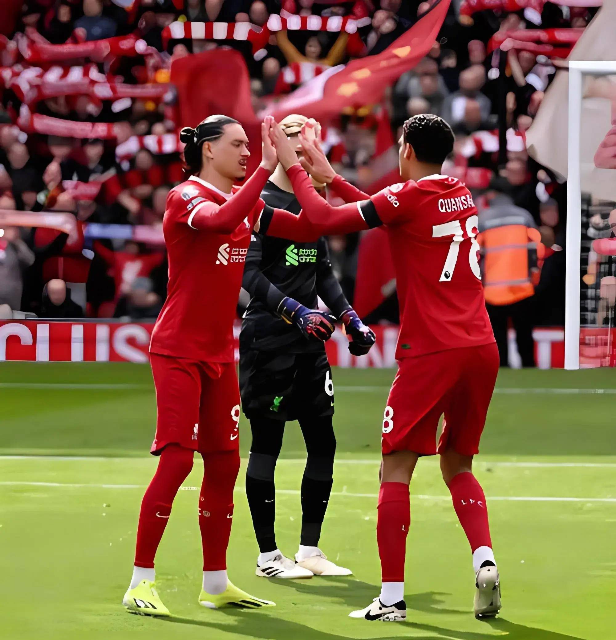 包含利物浦逆转哥伦比亚，科曼统治全场的词条