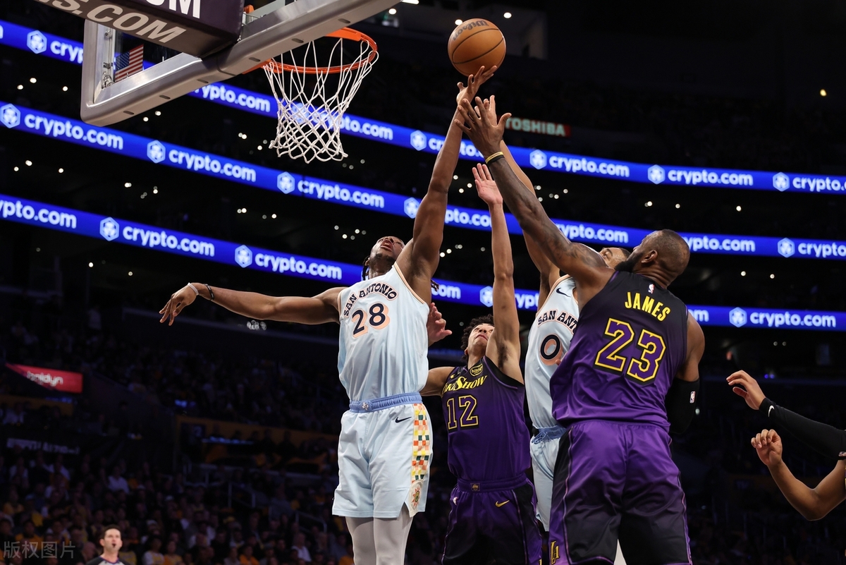 马刺绝地反击爵士，詹姆斯一己之力扛起全队的简单介绍