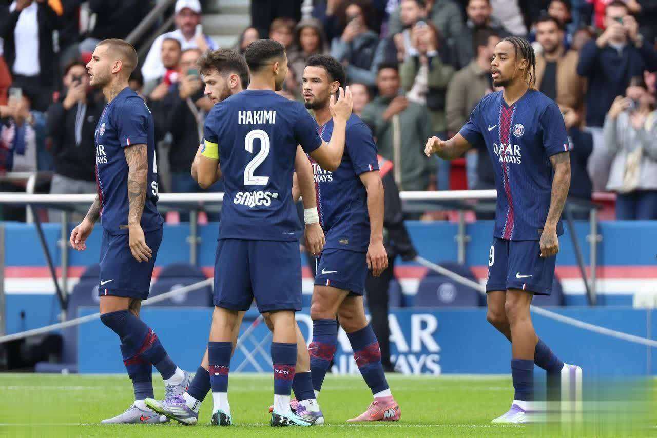 巴黎稳定发挥，轻松战胜对手的简单介绍