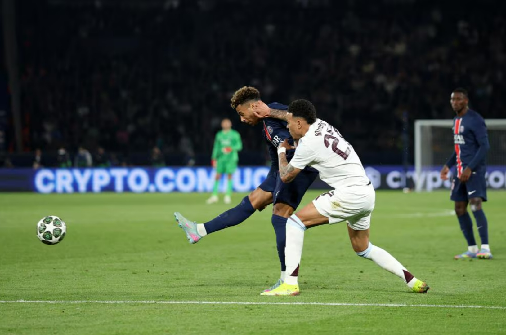 巴黎稳定发挥，轻松战胜对手的简单介绍