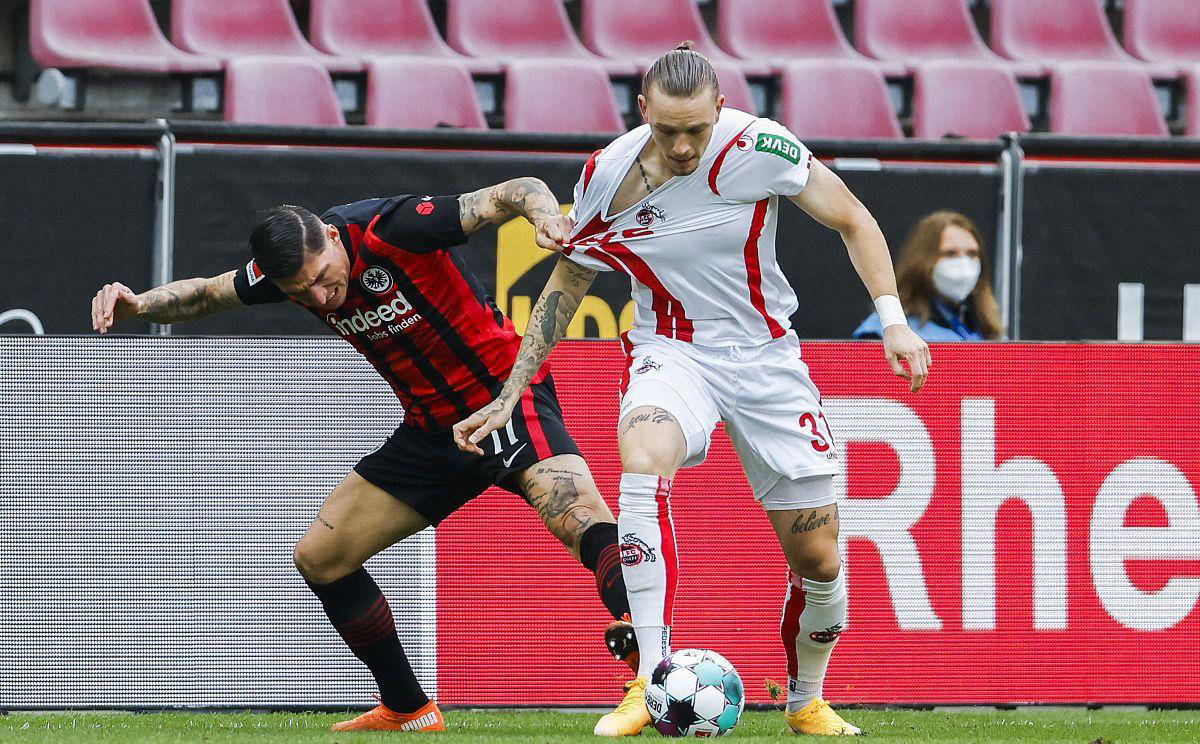 包含阿贾克斯连胜，决心晋级决赛的词条