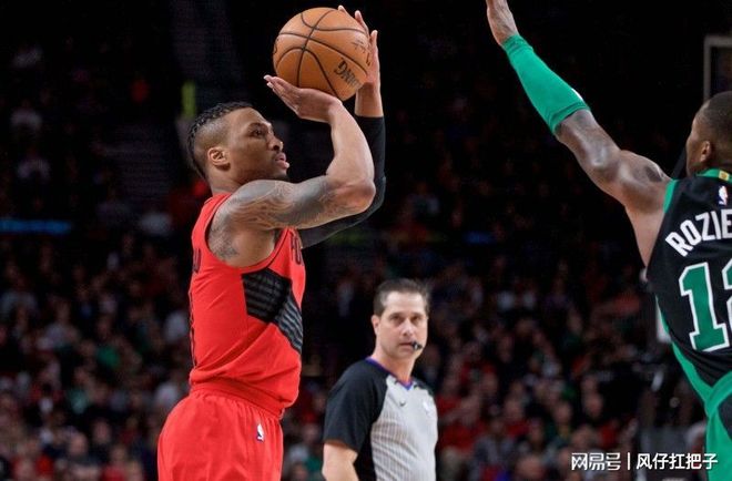 开拓者老将门罗接受新闻记者大讲堂的简单介绍