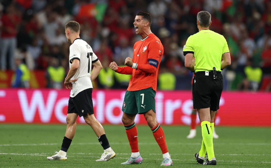 关于葡萄牙队险胜德国队，奥恰洛夫点燃赛场的信息