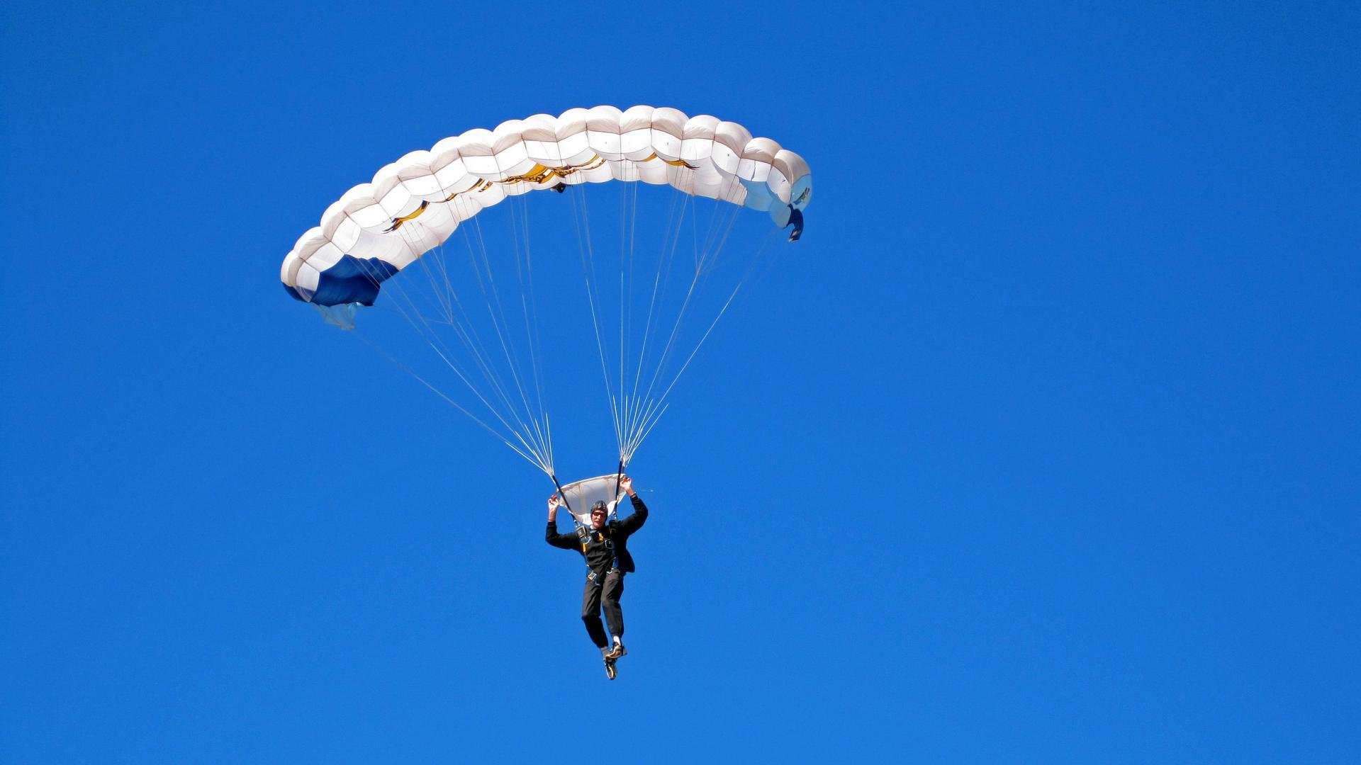 西亚卡姆成关键先生,雄鹿爆冷快船揭示季后赛新格局