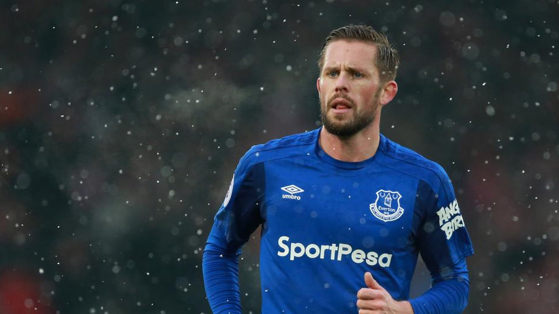 赛道与球场,速度与韧性的双重奏