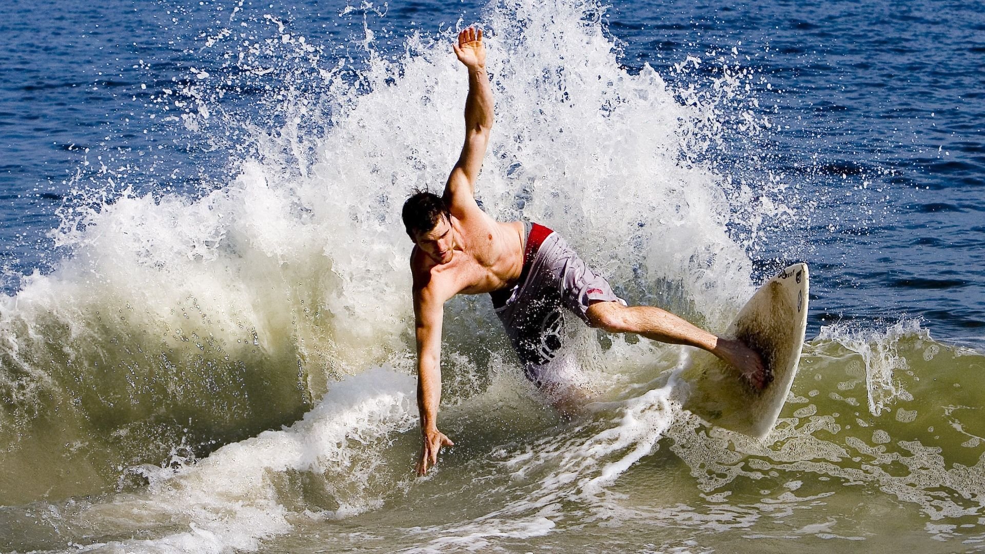 逆转与鏖战，当德约科维奇与高芙在年终总决赛写下唯一的史诗